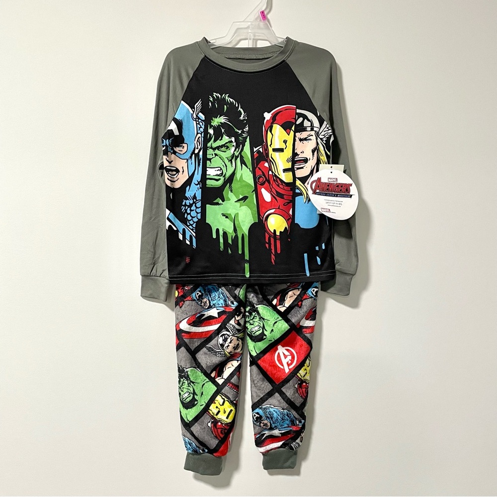 🟤2/$25 NEW Marvel Avengers Superheroes 2-Piece Pyjama Set (size XS)